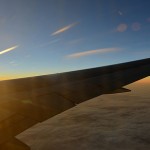 口永良部島の噴火を横切るUFOのような飛行物体はJAL機だった。勘違いした視聴者が悲鳴「とうとう日本も終わるのか」との声は杞憂だった。