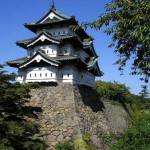 弘前城を曳屋作業で移動する目的は天守下の工事だった!100年ぶりの大改修にネットでは「重要文化財もこうして見るとなんだかおもちゃのような」との声も。