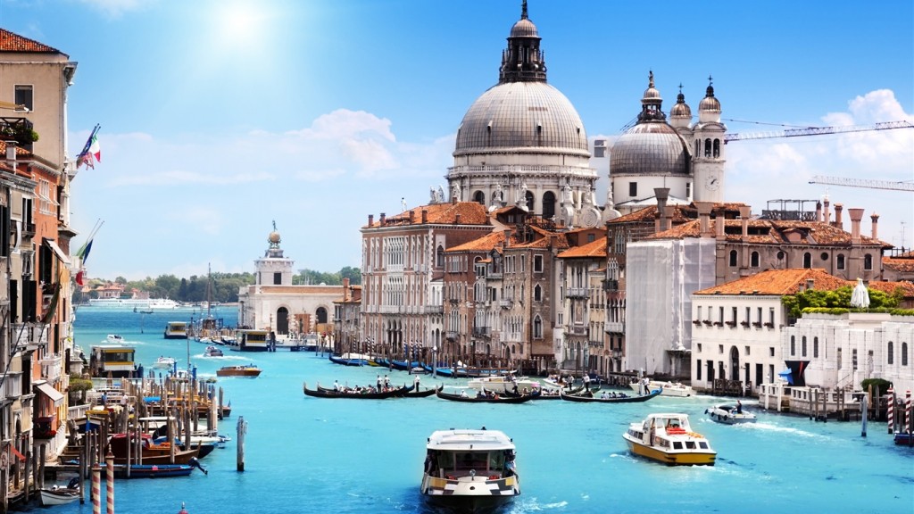 Venice-in-the-summer-canal-houses-boats_1366x768
