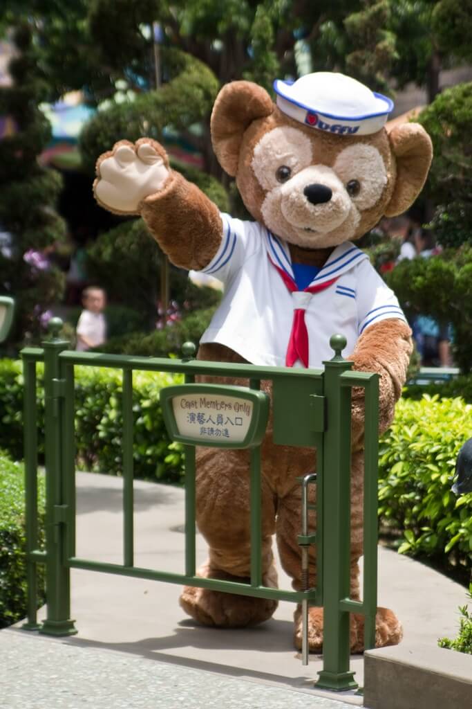 HKDL_Duffy_Greeting