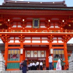 外国人に大人気！伏見稲荷大社の駐車場特集。無料・有料どちらもご紹介！